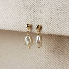 Enhance your style with these stunning 18k gold filled earrings featuring a ball stud post and a beautiful drop baroque pearl. Add elegance to any outfit and make a statement with these unique earrings. Elevate your accessory game today! * Metal: 18k Gold-filled 1/20 * 10mm Simulated Baroque Pearl * 15mm long * Hypoallergenic * High-quality luster synthetic pearls * Water-resistant * Handcrafted in Brazil Pearl Earrings Aesthetic, Pearl Earrings Handmade, Classy Earrings, Baroque Pearl Earrings, Classy Jewelry, Gold Filled Earrings, Jewelry Lookbook, Dream Jewelry, Pearl Drop Earrings