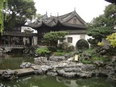 Japanese Traditional House, Japanese Mansion, Chinese Courtyard, Chinese House, Ancient Chinese Architecture, Mansion Exterior, Japanese Style House, Traditional Japanese House