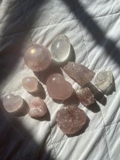 Pretty Crystals, Stones Aesthetic, 귀여운 음식 그림, Crystal Vibes, Crystal Aesthetic, Cinnamon Girl, Pretty Rocks, Earth Angel, Home Aesthetic