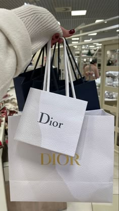 Shopping Vision Board, Rich Wishlist, Shopping Aesthetic Luxury, Shopping Bags Aesthetic, Dior Shopping, Dior Aesthetic