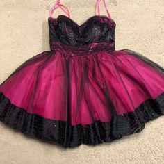 Sweet 16 Dress Short, Sweet Sixteen Dress, Tool Dress, Black And Pink Dress, Alt Clothes, Quince Dresses Pink, Emo Dresses, Quinceanera Ideas, Dream Fashion