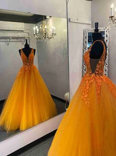 Silueta: una línea
Cintura: Natural
Longitud de la manga: sin mangas
Tela: encaje, tul
Color mostrado: naranja
Sujetador integrado: sí Orange Evening Dresses, Orange Prom Dresses, Wedding Dress Outfit, Elegant Prom Dresses, Lace Formal Dress, Pageant Dress, Tulle Prom Dress, Gowns With Sleeves, Candy Pink