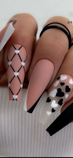 Valentine Nail Art Designs Classy, Valentines Nails Designs Black, Simple Gel Nail Designs Natural, Vegas Style Nails, Practice Nail Designs, White Nails Ideas Acrylic, Monochrome Nail Designs, Black And White Valentines Nails, French Nails Design 2024