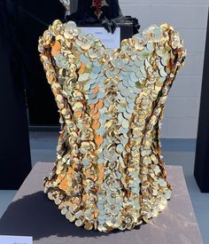 handmade corset made with approximately 2000 gold sequins Luxury Underbust Bodice For Party, Trash Couture, Corset Handmade, Corset Jewelry, Unique Corset, Handmade Corset, Gold Corset, Burlesque Corset, Rain Photo