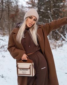 Stylish Warm Winter Outfits, Nude Outfit Ideas, Warm Winter Outfits, Nude Outfit, Celebrity Brides, Nude Outfits, Monochromatic Fashion, Unconventional Wedding, Winter Fashion Outfits Casual