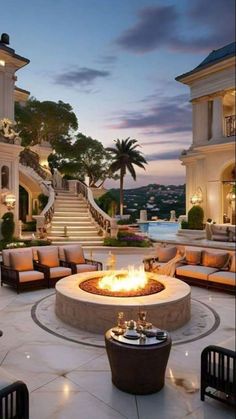 Grand Mansion Exterior, Luxury Mansion Backyard, Old Money House Exterior, Mansion Backyard, Old Money Interior Design, Old Money Interior, Luxury Balcony, Small Foyer