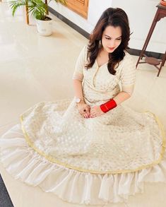 Set Churidar, White Anarkali, Long Gown Design, Churidar Designs, Long Dress Design, Off White Dresses, Churidar, Long Gown