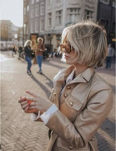 Pictures Of Short Haircuts, Pixie Haircut Styles, Dunner Wordend Haar, Cute Short Haircuts, Hot Hair Styles, Short Haircut, Blonde Bobs, Trending Hairstyles, Medium Hair Cuts