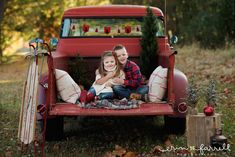 Christmas Truck Pictures, Truck Bed Photoshoot, Truck Mini Session, Truck Poses