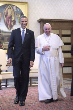 The Potus and the Pope: President Barack Obama and Pope Francis meet for the first time. Barack Obama Family, Malia And Sasha, Obama Michelle, Michelle And Barack Obama, Barack And Michelle, Obama Family, The Compass, The Pope, First Ladies