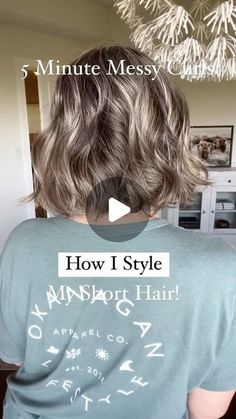 Loose Waves With Flat Iron Short Hair, Styling Medium Bob Hair, Big Waves Hair Short, Easy Curl Tutorial, Easy Style Short Hair, How Curl Hair With Flat Iron Short Hair, Ways To Curl Shoulder Length Hair, Big Loose Curls Short Hair, Curls In Short Hair Bobs