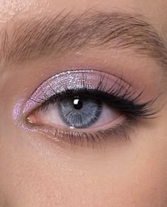 Subtle Hoco Makeup, Makeup Trends Spring 2024, Simple Purple Eyeshadow Looks Natural, Purple Makeup Blue Eyes, Soft Purple Eye Makeup Natural, Homecoming Makeup Purple, Purple Sparkly Makeup, Enchanted Makeup Looks, Light Purple Eye Makeup