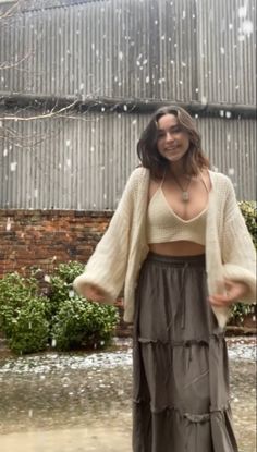 Cottagecore Outfits Feminine, Cottagecore Woman Aesthetic, Light Fairy Aesthetic Outfit, Winter Outfits Hippi, Aesthetic Clothes Feminine, Light Skirt Outfits, Grunge Academia Outfits Summer, Dark Academia Cardigan Outfit, Neutral Cottagecore Outfit