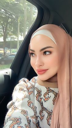 Muslim Dating, Awek Tudung, Beautiful Red Hair, Hijab Girl, Muslim Girls, School Classroom, Girl Names, Silk Scarves