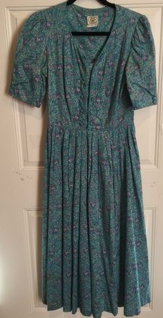 Vintage Laura Ashley Floral  Print Tea Dress Covered Buttons seem 12 US Chest 34 #LauraAshley #TeaDress Laura Ashley Vintage Dress Victorian, Laura Ashley Prairie Dress, Laura Ashley Vintage Dress, Vintage Laura Ashley, Laura Ashley Dress, Lace Collar, Dress Cover, Wool Dress, Laura Ashley