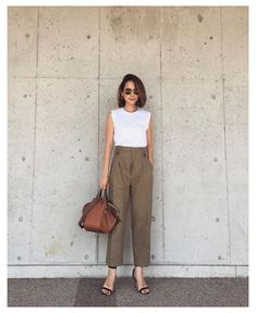 Fii Puternic, Áo Blu, Fashionable Work Outfit, Minimalist Fashion Women, Brown Purse, Effortlessly Chic Outfits, Casual Day Outfits, Elegante Casual