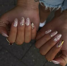 #nails #insta #notmyphoto Pink Nails Aesthetic, Paris Nails, Golden Nails, Nails Gold, Nails Aesthetic, Nails Today, Simple Gel Nails, Sparkly Nails, Luxury Nails