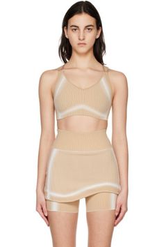 Sportwear Outfit, Activewear Trends, Brown Sand, Sports Bra Design, Casual Leather Shoes, Gym Clothes, Sport Dress, Light Jacket, Spray Paint