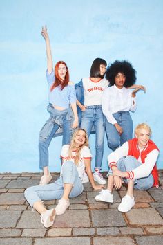 Group Of Friends Pose Reference, Group Pose Reference 5 People, Reference People, Denim Photoshoot, City Pop, Retro School