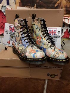 This pair of Dr Martens are the last we have available in this pattern. These are an 8 hole with an oriental pattern print with gold studs. The studs are at the front and sides of the boot. They are original boots and have trademarked cushioned sole unit and yellow stitch.  These are a UK size 5, European  38, usa ladies 5. Dr Martens Pascal, Yellow Stitch, Strap Shoes, Doc Martens, Platform Boots, Dr. Martens Boots, Gold Studs, Dr. Martens, Boot Shoes Women