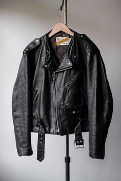 SCHOTT NYC 1980's Vintage Perfecto Leather Motorcycle Jacket   Damaged in two places inside SIZE 42 Shoulder：50cm Pit to pit：55cm Length：61cm Sleeve：64cm ◇Shipping is all from Asia, ◇All products are shipped by EMS, please include shipping costs. ◇Negotiate only accept payment with PAYPAL Welcome to our online store https://bansecondhandgoods.com/ Worldwide Shipping The official website provides credit card services, please contact us via private message if necessary. Find us IG: ban_secondhand_ Vintage Black Biker Jacket For Work, Vintage Black Leather Outerwear, Vintage Black Leather Jacket For Fall, Dark Academia Grunge, 80s Mens, Mens Fashion Rugged, Motorcycle Gear, Mood Board Fashion, Fashion People