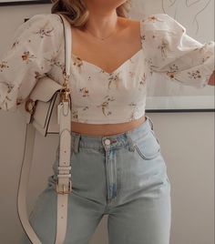 Different Crop Top Styles, Casual Outfits Crop Top, Jeans With Top Outfit, Western Crop Tops For Women, Crop Tops For Jeans, Blouse Top Outfits, Cute Tops For Women Casual, Petite Women Outfits Casual, Fashion Crop Top Outfits