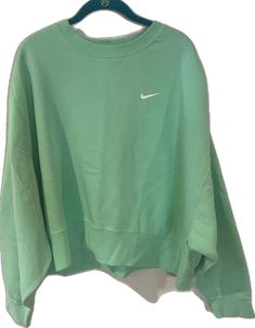 Oversized Green Sweatshirt With Ribbed Cuffs, Green Fleece Loungewear Top, Green Fleece Tops For Loungewear, Spring Sweatshirt With Batwing Sleeves, Green Fleece Top For Loungewear, Nike Green Athleisure Sweatshirt, Green Drop Shoulder Sweatshirt For Loungewear, Nike Green Fleece Tops, Spring Nike Crew Neck Sweatshirt