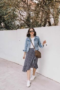 Dresses And Denim Jacket Outfit, Summer Dress Jean Jacket, Midi Skirt And Denim Jacket Outfit, Jeans Jacket And Skirt Outfit, Jeans Jacket Summer Outfit, Spring Outfits Denim Jacket, Denim Jacket Outfit With Skirt, Women’s Jean Jacket Outfit, Levi Jacket Outfits