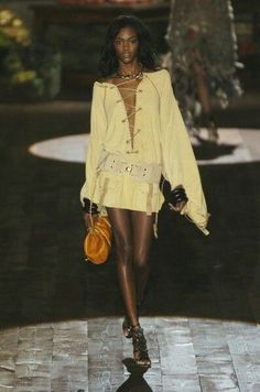 2000s Runway, Ibiza Outfits, Runway Outfits, Runway Pictures, Fashion Designs, Roberto Cavalli, Boho Chic Fashion, Runway Looks, Milan Fashion