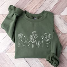 Daisy Sweatshirt, Crewneck Embroidery, Flower Sweatshirt, Flower Sweater, Gift Girlfriend, Flower Shirt, Look Vintage, Embroidered Sweatshirts