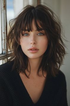 Transform your look with these 38 medium length hairstyles, perfect for introducing a stylish edge with textured layers and sleek bangs. Medium Shaggy Haircuts, Bold Bangs, Beachy Wavy Hair, Medium Hairstyles For Women, Long Ombre Hair, Long Platinum Blonde, Medium Length Hair With Bangs, Medium Long Haircuts, Thick Hair Cuts