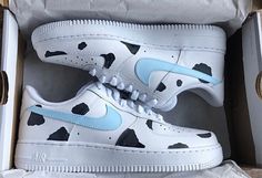 Make a statement with the bold Cow Spots Custom Air Force 1! These unique kicks feature vibrant cow hide spots that are sure to turn heads! A playful take on a classic design, these are guaranteed to be a conversation starter! Who knew cows could look so cool?! iends, family, that special someone, or yourself ✨ - Exactly as shown in the pictures. - Brand New & Authentic. 💯 - Hand Painted with attention to detail. 👨‍🎨 - Waterproof and Flexible. ❤️ - Unisex model. Please refer to the Size Chart Tenis Air Force, Custom Nike Air Force, Blue Cow, Nike Airforce 1, Custom Air Force 1, Custom Nike, Cute Nike Shoes, Leather Paint, Cute Nikes