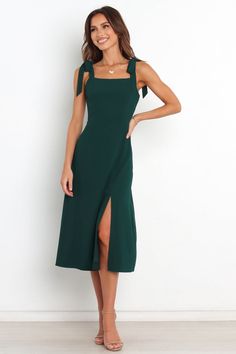 Laurel Dress - Emerald - Petal & Pup USA Semi Formal Wedding, Guest Attire, Traje Casual, Wedding Attire Guest, Cocktail Attire, Usa Dresses, Sophisticated Dress, Dresses By Length, Mid Length Dresses