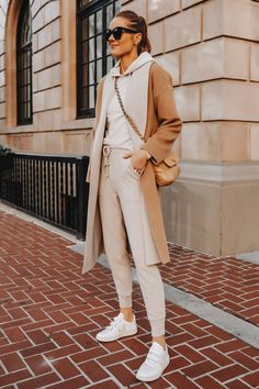 Veja Esplar, All White Sneakers, Veja V 10, Sneaker Outfits, University Outfit, Veja Sneakers, Coat Outfit