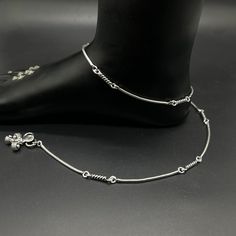 Name of product: 925 Sterling Silver Light Weight Anklet / Silver Payal Weight: 24 grams. Length: 27.3centimeter FREE EXPRESS SHIPPING -----Feedback::- A satisfied customer is our top priority and your feedback forms the backbone of our success. Don't forget to give positive feedback along with good ratings. Thank You Silver Tilla Anklets For Puja, Traditional Silver Anklets For Puja, Silver Anklets For Puja, Elegant Silver Anklets With Latkans, Traditional Silver Anklets As A Gift, Elegant Silver Bracelets For Puja, Silver Anklets With Latkans As A Gift, Silver Anklets For Festivals, Bride Payal