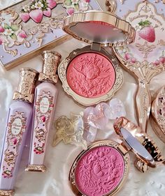 #flowermakeup #pinkaesthetic Florette Makeup, Peonies Aesthetic, Cosmetic Aesthetic, Girly Clothes, Random Products, Chinese Makeup