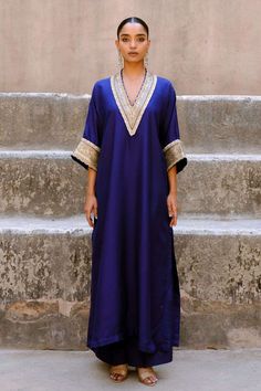 Buy Jayanti Reddy Soft Purple CHINESE SILK zardosi Kaftans Chinese Women Outfit, Indian Kaftan Dress, Latest Salwar Suit Designs 2024, Phiran Designs, Silk Dresses Indian, Pakistani Kaftan, Kaftan Dress Modern, Kaftan Suit