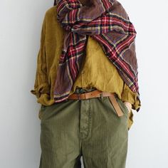 A lovely warm tartan stole. 53x 53 Mode Style Anglais, Dress To Jumpsuit, Mode Hippie, Earthy Outfits, Mode Casual, Lovely Clothes, Primavera Estate