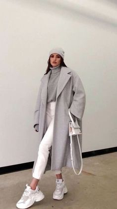 Iranian Women Fashion Winter, Winter Fashion Outfits Classy Dinner, Long Winter Coats Women Outfit, Winter Outfits 2025 Trends, Winter Outfits Grey Coat, Light Blue Denim Jacket Outfit, Gray Trench Coat Outfit, Stile Hijab, Gray Coat