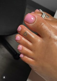 Pastel Pink Pedicure, Gel Overlay Designs, Light Pink Pedicure Ideas, Soft Pink Pedicure Ideas, Baddie Pedicure Ideas, Toe Nails 2024 Trends, Milky Pink Toes, Gel Toes Ideas Summer, Toe Nail Colors Summer 2024