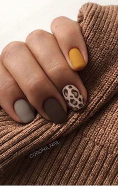 Gray Autumn Nails, Matt Yellow Nails, Nails Design Brown Color, Autumn Animal Print Nails, Brown And Yellow Nails Design, Nail Art For Autumn, Matt Autumn Nails, Unique Fall Nails 2023, Fall Nails With Yellow