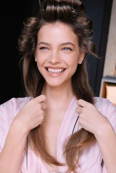 Struggling with flat hair? Say goodbye to limp strands and hello to runway-worthy volume! We’ve got pro tips and must-have products to make your full-bodied hair dreams a reality. PC: @realbarbarapalvin on Instagram
#HairVolume #FineHairTips  #VoluminousHair Palvin Barbara, Vs Fashion Shows, Rich Girl Aesthetic, Vs Angels, Barbara Palvin, Victoria Secret Fashion Show, Prom Makeup, Parisian Style