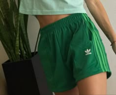 Soccer Shorts Outfit Aesthetic, Velour Shorts Outfit, Athletic Shorts Street Style, 90s Sportswear Aesthetic, Green Adidas Shorts Outfit, 90s Fitness Fashion, 90s Running Outfit, Vintage Workout Outfit, Vintage Athletic Shorts