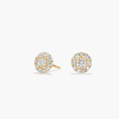 Beautifully matched, these diamond stud earrings feature round, near-colorless diamonds set in 14k yellow gold with round brilliant diamonds framing the center diamond Platinum Rose Gold, Gold Rings Fashion, Colorless Diamond, Gold Pearl Necklace, Ladies Diamond Rings, Diamond Stud Earrings, Diamond Shop, Rose Gold Jewelry, Unique Gemstones