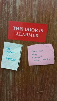 two sticky notes attached to a door with the words, this door is alammed