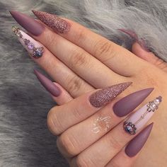 @curlybeauty00 Bling Stiletto Nails, Nail Art Purple, Nails With Glitter, Matte Nail Art, Fab Nails, Art Guide, Nail Colour, Short Hairstyle, Bling Nails