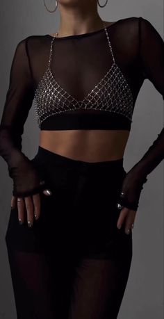 Black And Silver Outfits, Techno Outfit, Bra Outfit, Silver Outfits, Christmas Sparkle, Fiesta Outfit, Festival Gifts, Nye Outfits