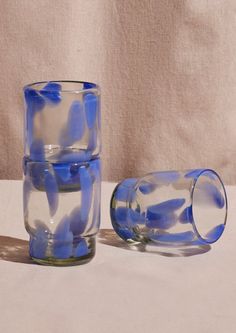 Stackable recycled glass tumblers with large periwinkle speckle pattern. Dishware Aesthetic, Aesthetic Interior Design, Cocktail And Mocktail, Classic Interior Design, Glass Tumblers, Hygge Home, Ceramics Pottery Art, Coastal Interiors, Cute Cups