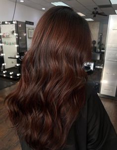 Check out the ultimate collection of red brown hair colors if you're craving a luxurious look nobody can stay immune to. Brown Hair Red Undertones, Dark Red Hair With Brown, Maple Brown Hair, Chocolate Red Hair, Reddish Brown Hair Color, Brown Hair Trends, Dark Auburn Hair