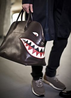 Ferocious travel Bolide! | Looks from the Hermès Men's autumn-winter 2016 show Mens Bag, Man Purse, Hermes Men, Perfect Handbag, Fashion Man, Leather Art, Hermes Handbags, Fall Winter 2016